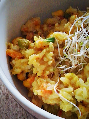 Smażony ryż z jajkiem i warzywami